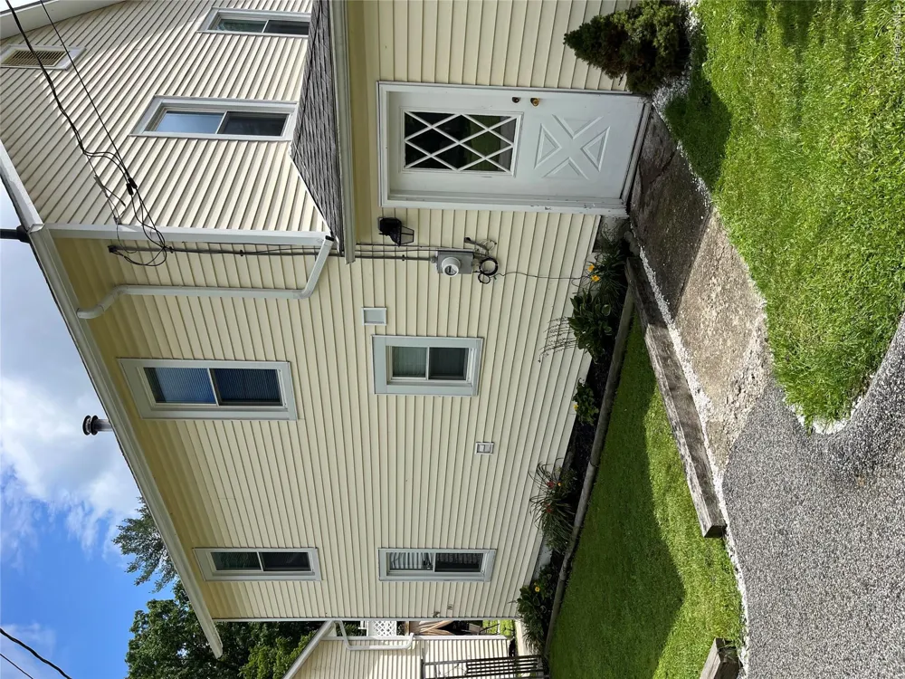 89 Montgomery Street Walden, NY 12586