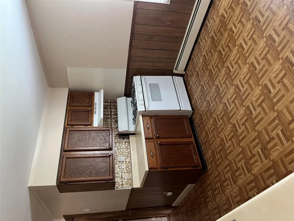 89 Montgomery Street Walden, NY 12586