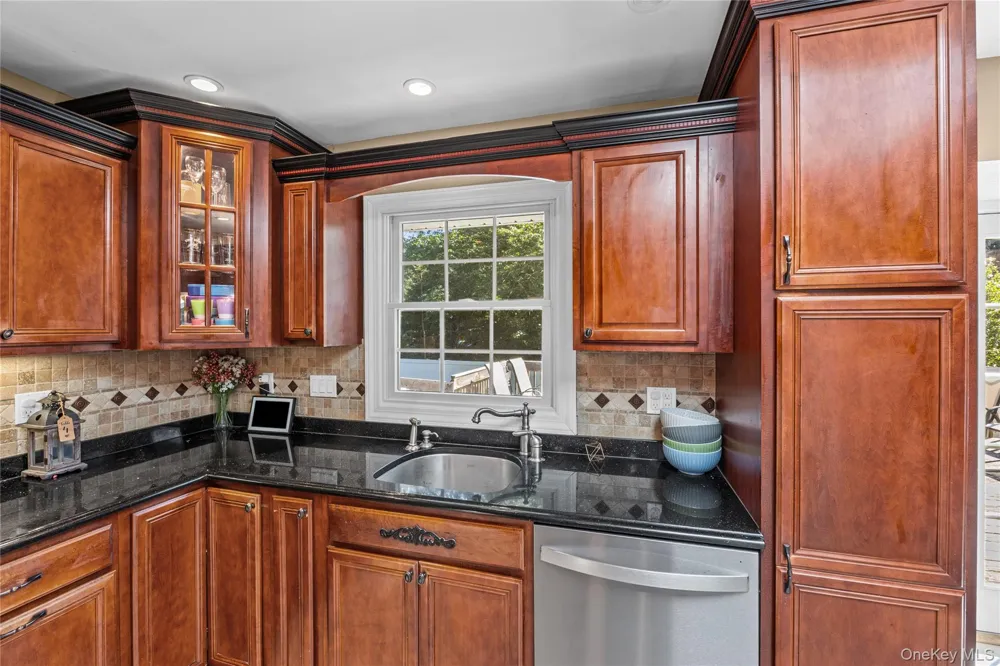 45 Marbeth Circle Miller Place, NY 11764