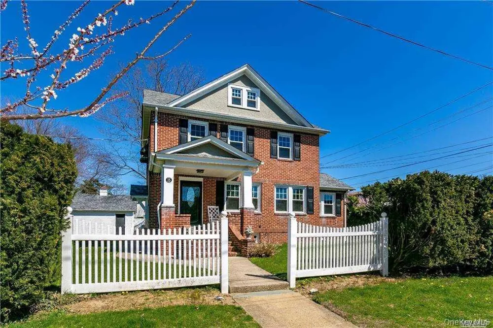 16 Union Avenue Glen Head, NY 11545