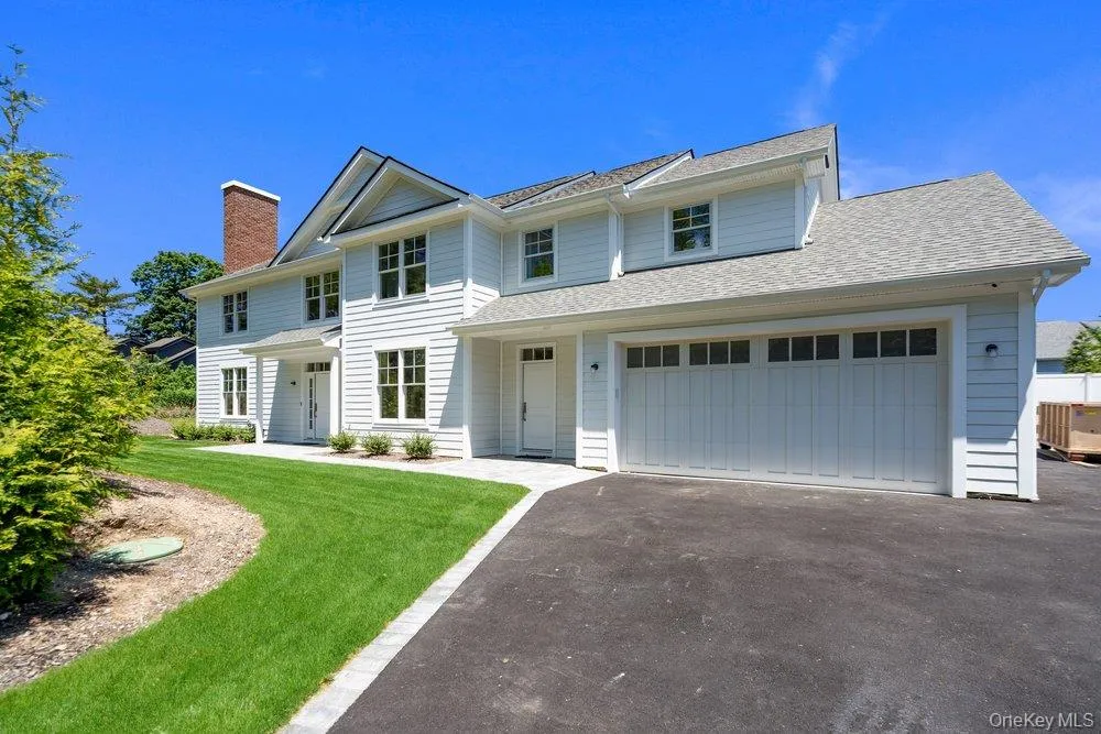 44 Plainview Road Woodbury, NY 11797
