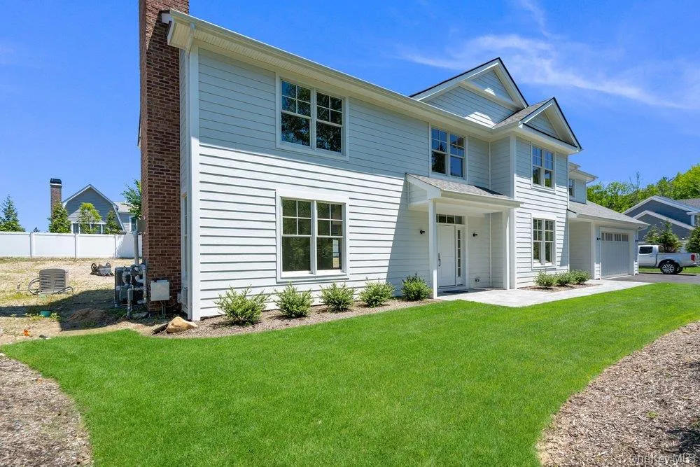 44 Plainview Road Woodbury, NY 11797