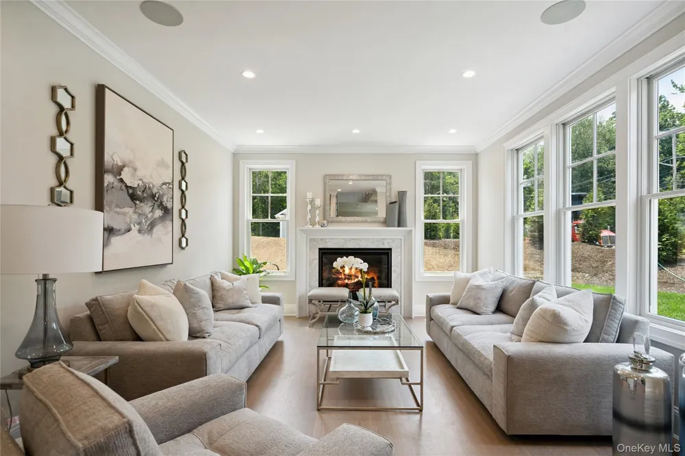 44 Plainview Road Woodbury, NY 11797