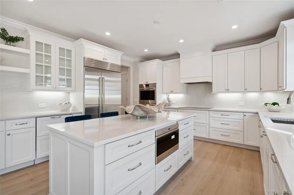 44 Plainview Road Woodbury, NY 11797