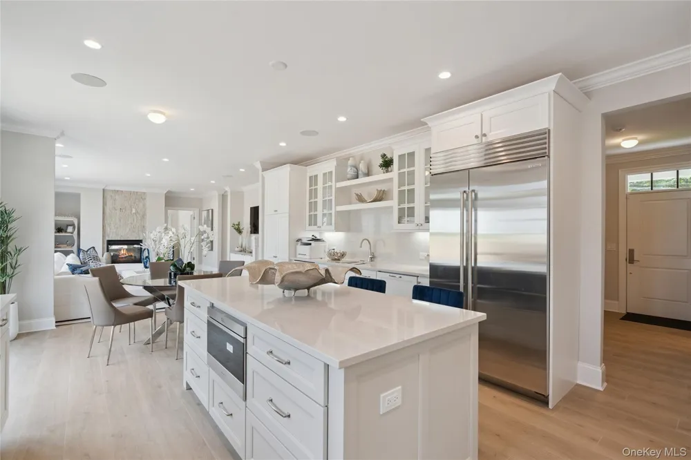 44 Plainview Road Woodbury, NY 11797
