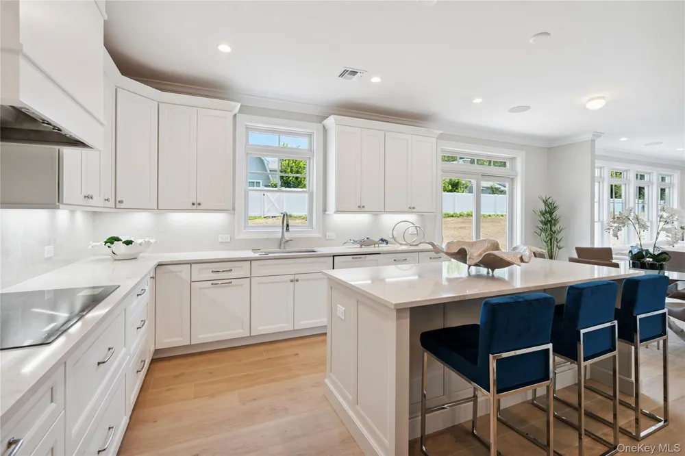 44 Plainview Road Woodbury, NY 11797