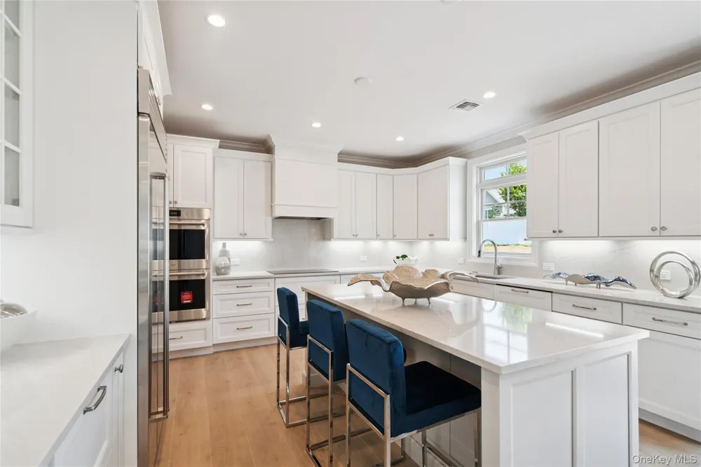 44 Plainview Road Woodbury, NY 11797