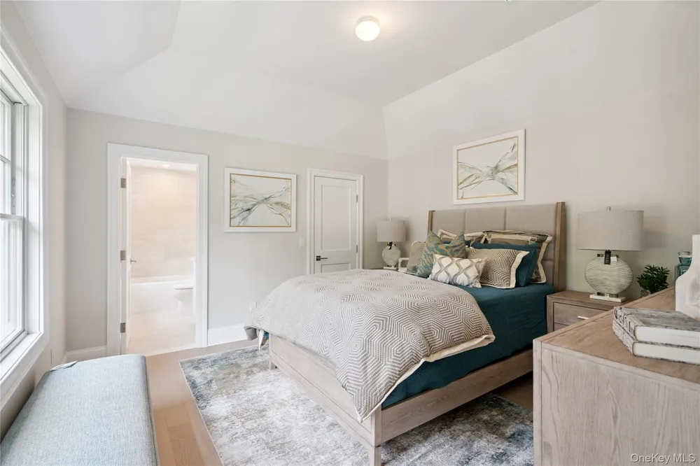44 Plainview Road Woodbury, NY 11797