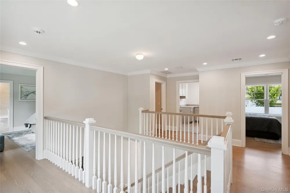 44 Plainview Road Woodbury, NY 11797