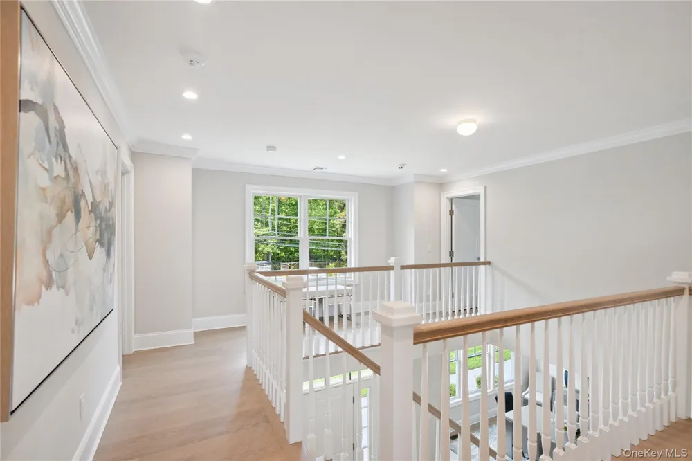 44 Plainview Road Woodbury, NY 11797