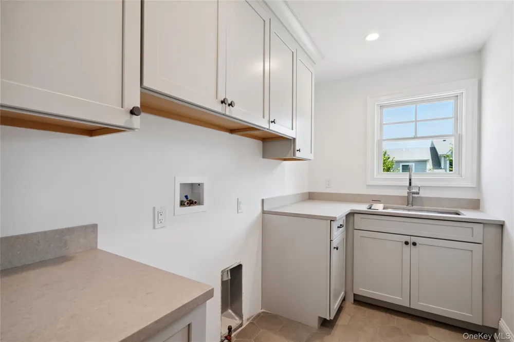 44 Plainview Road Woodbury, NY 11797