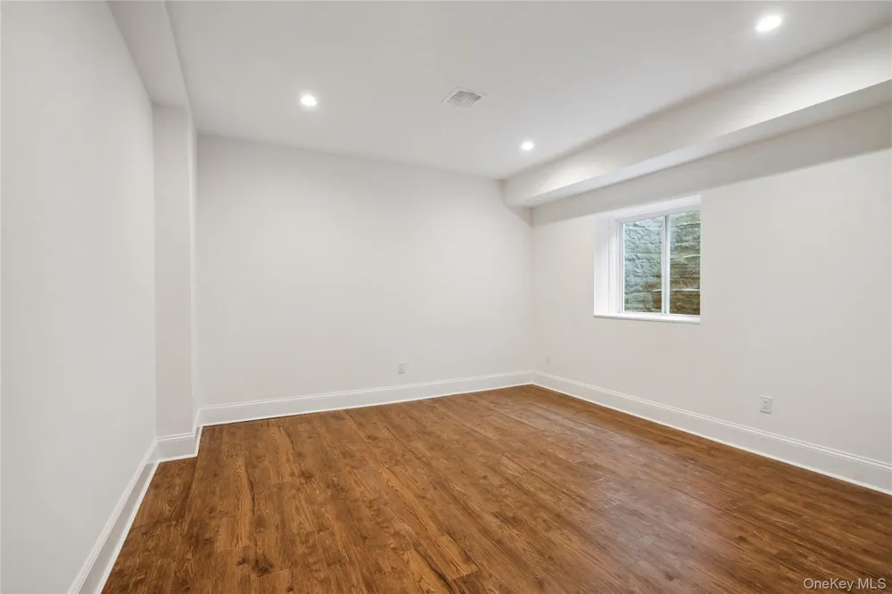 44 Plainview Road Woodbury, NY 11797