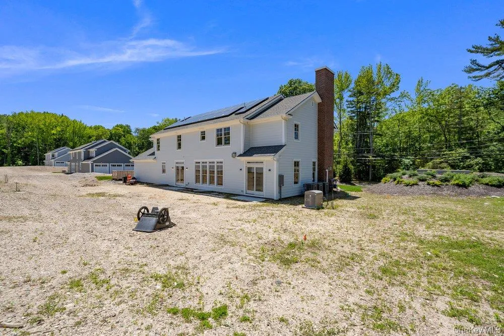 44 Plainview Road Woodbury, NY 11797