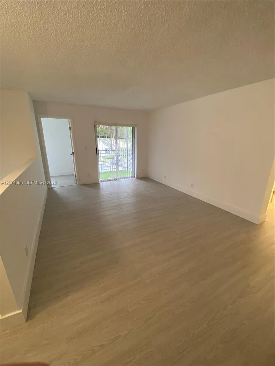 507 Gardens #203 Pompano Beach, FL 33069