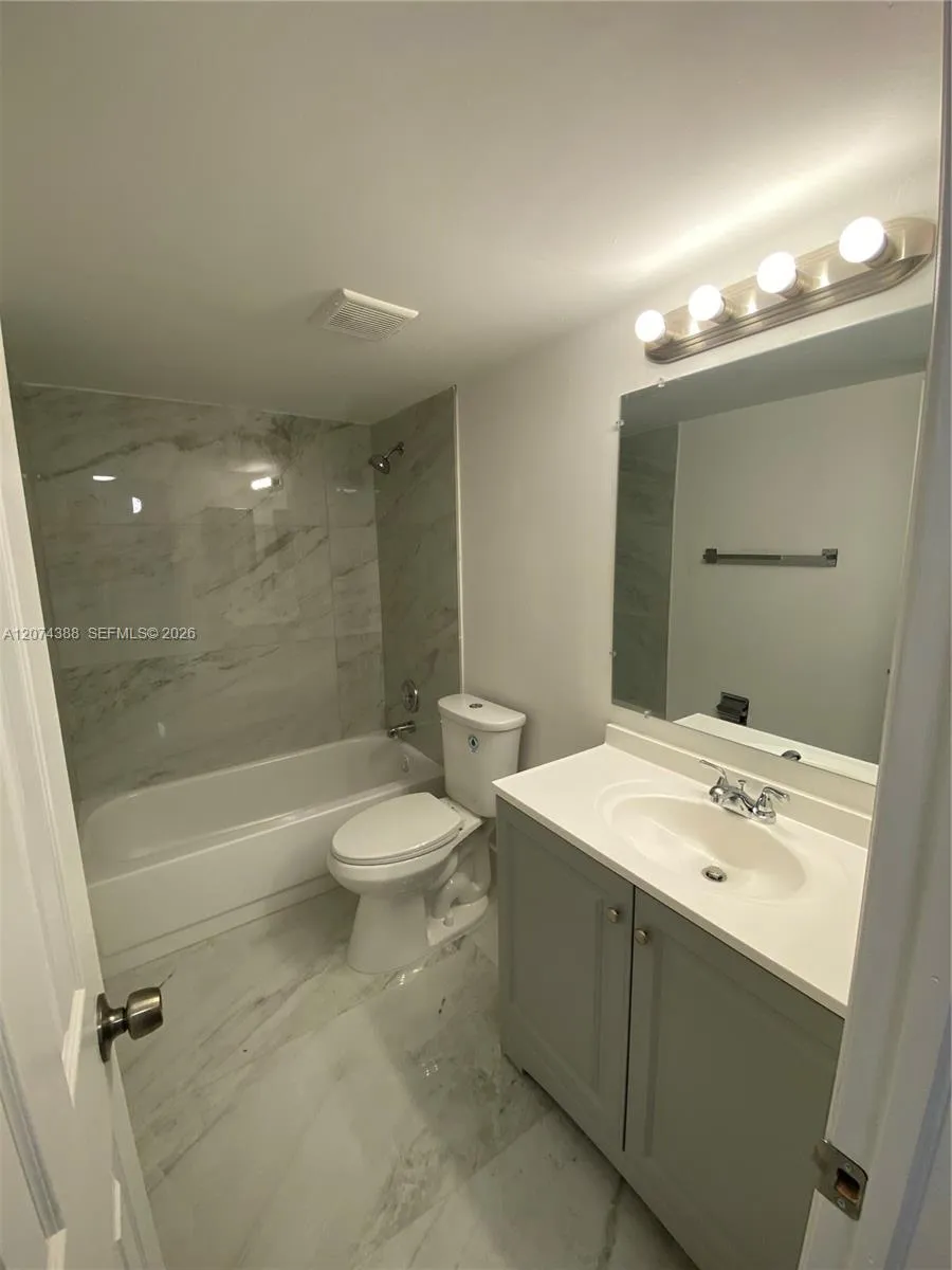 507 Gardens #203 Pompano Beach, FL 33069