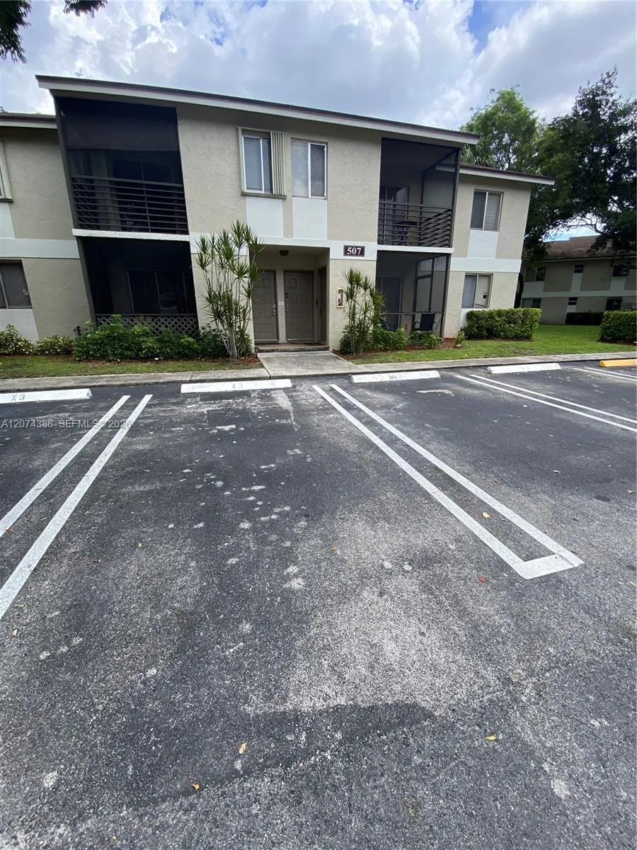507 Gardens #203 Pompano Beach, FL 33069