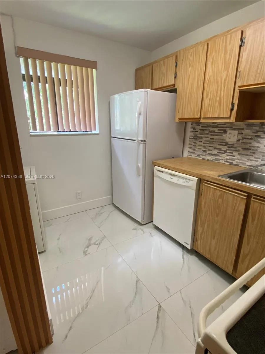507 Gardens #203 Pompano Beach, FL 33069