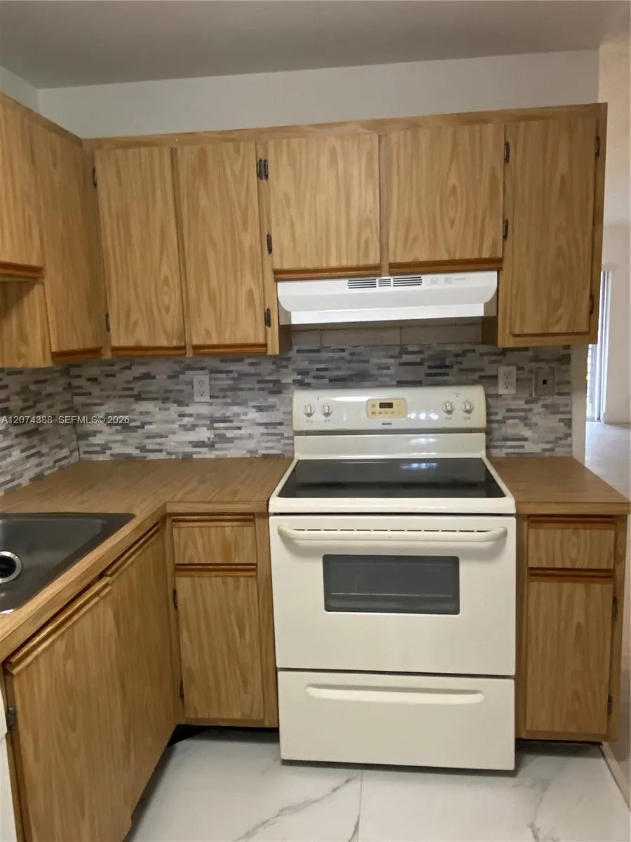 507 Gardens #203 Pompano Beach, FL 33069