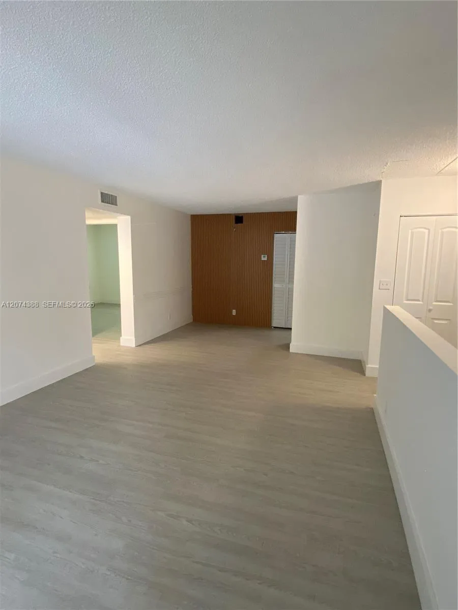 507 Gardens #203 Pompano Beach, FL 33069