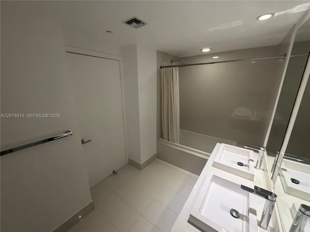 45 SW 9th St #2504 Miami, FL 33130