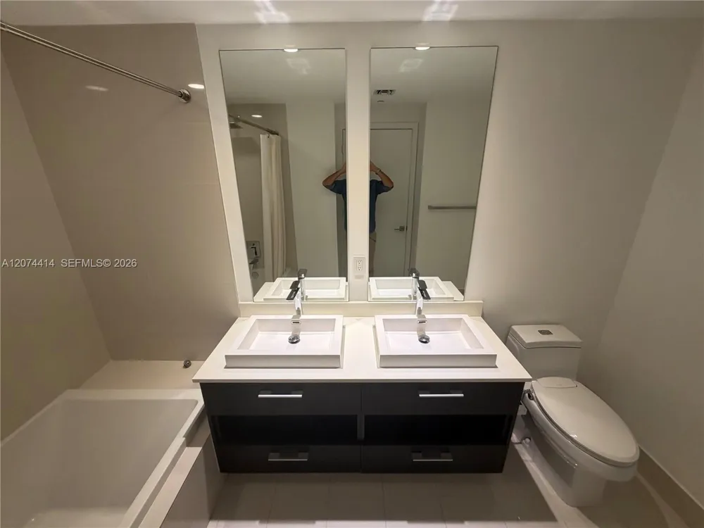 45 SW 9th St #2504 Miami, FL 33130