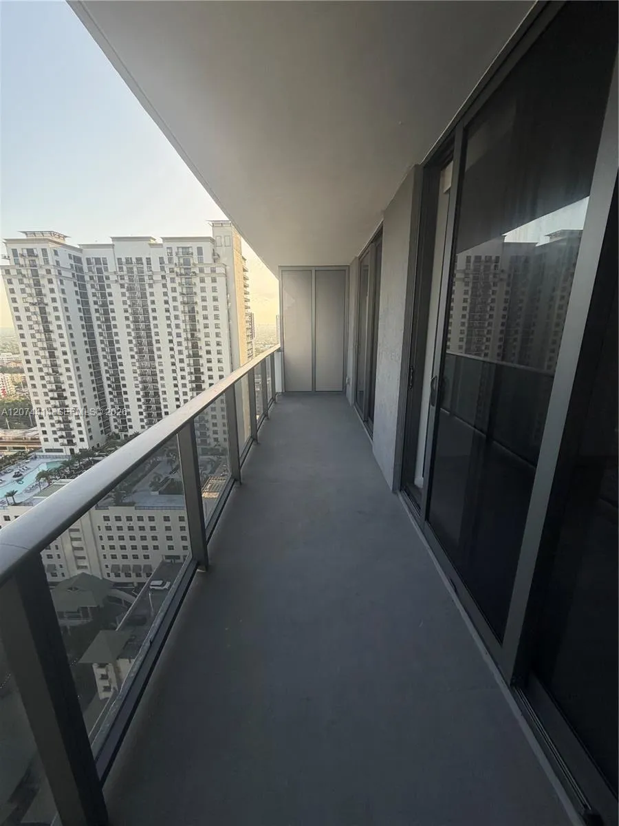 45 SW 9th St #2504 Miami, FL 33130