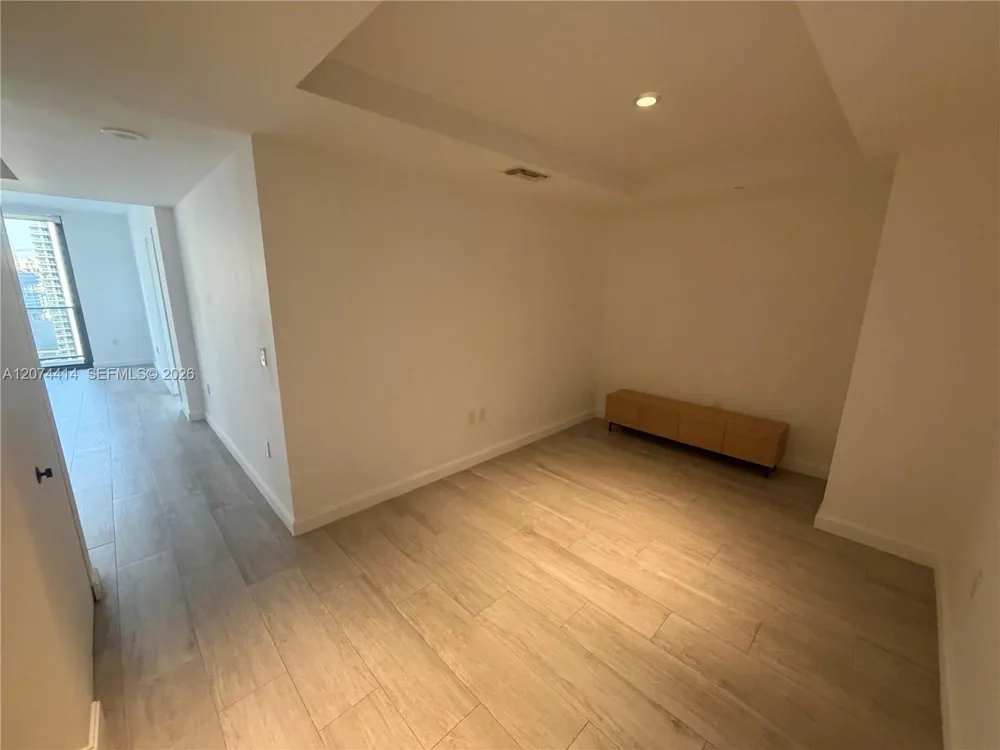 45 SW 9th St #2504 Miami, FL 33130