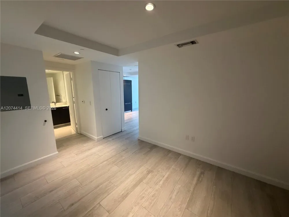 45 SW 9th St #2504 Miami, FL 33130