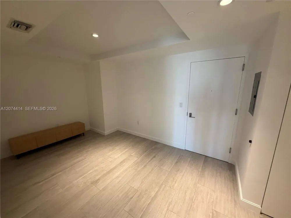 45 SW 9th St #2504 Miami, FL 33130