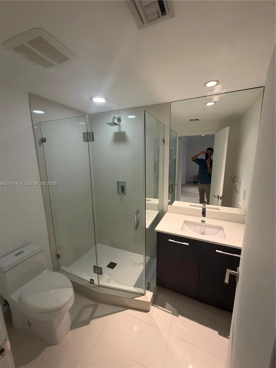 45 SW 9th St #2504 Miami, FL 33130