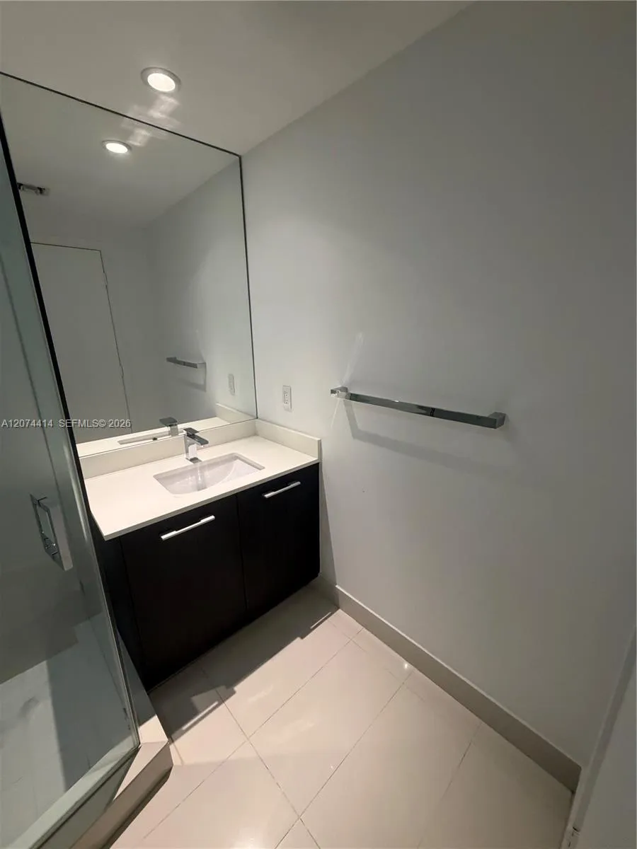 45 SW 9th St #2504 Miami, FL 33130