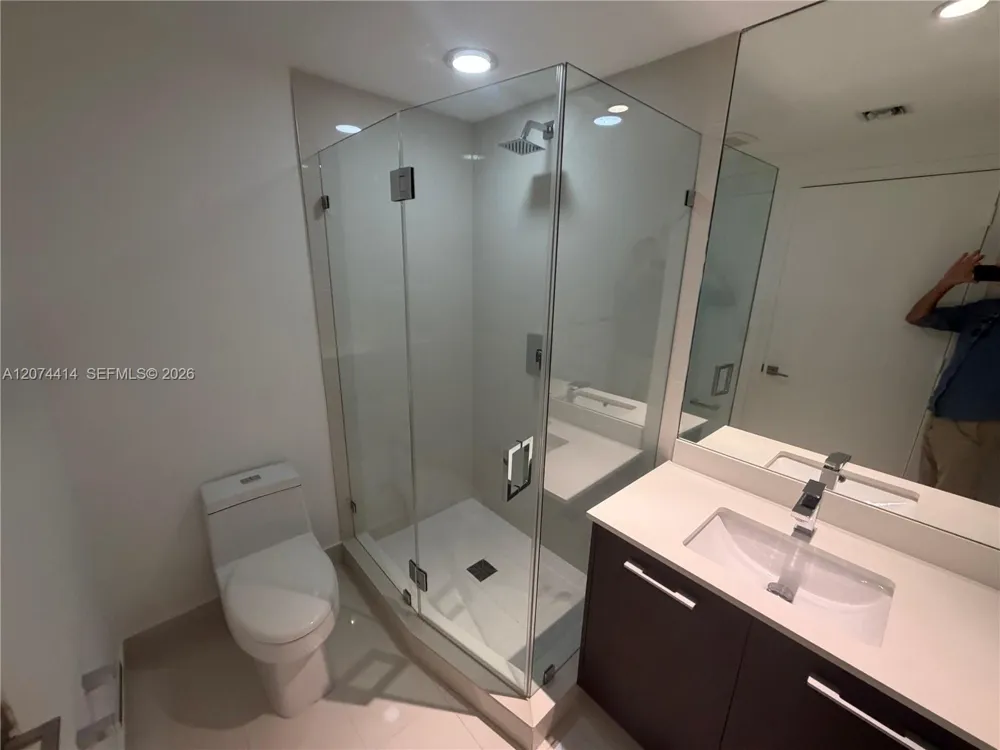 45 SW 9th St #2504 Miami, FL 33130