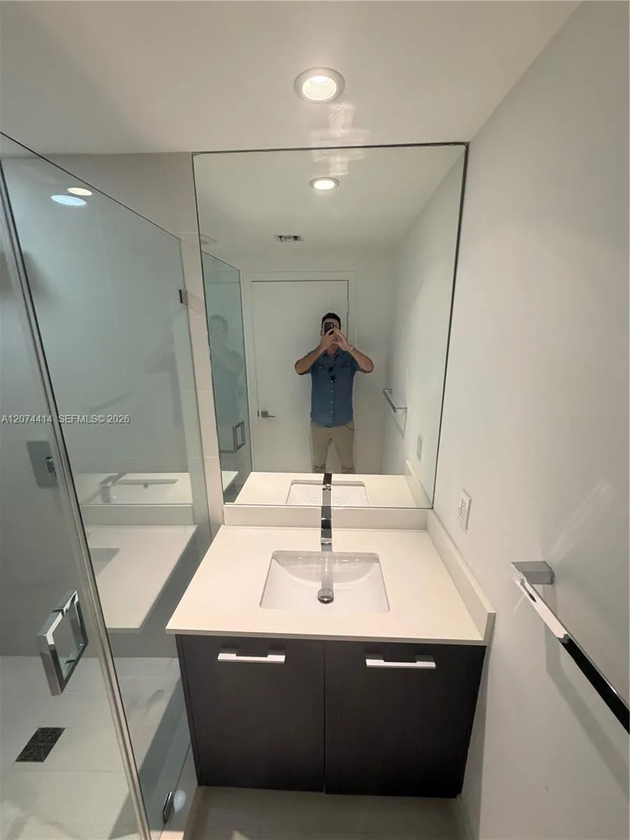 45 SW 9th St #2504 Miami, FL 33130