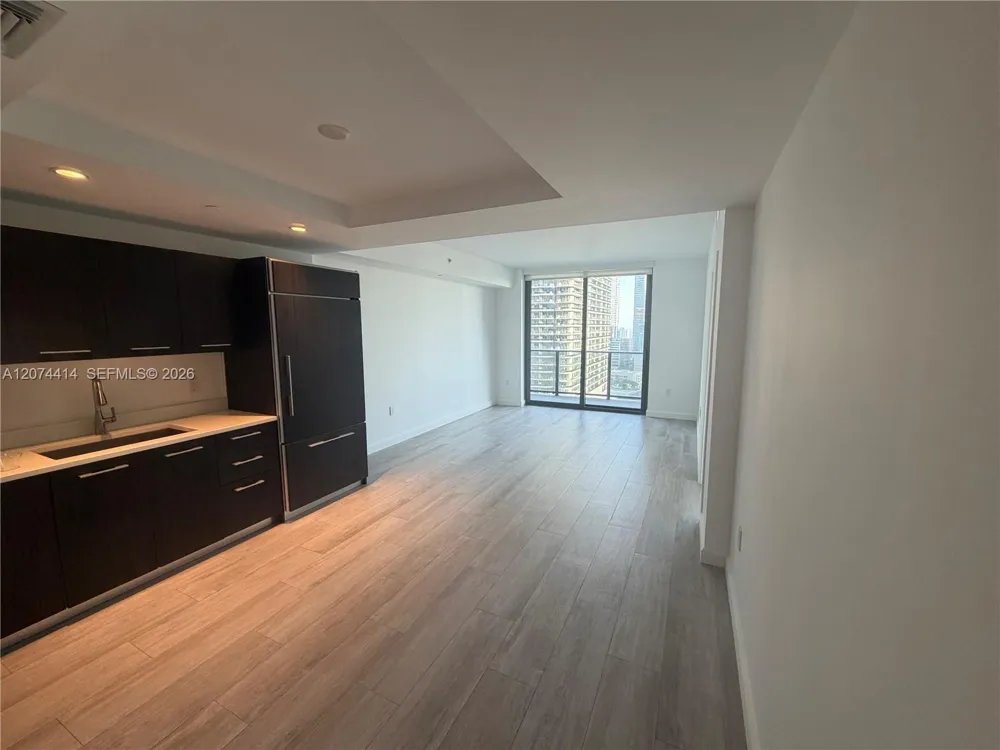45 SW 9th St #2504 Miami, FL 33130