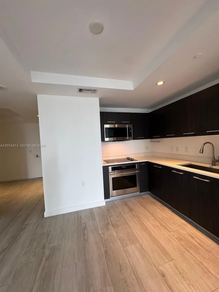 45 SW 9th St #2504 Miami, FL 33130