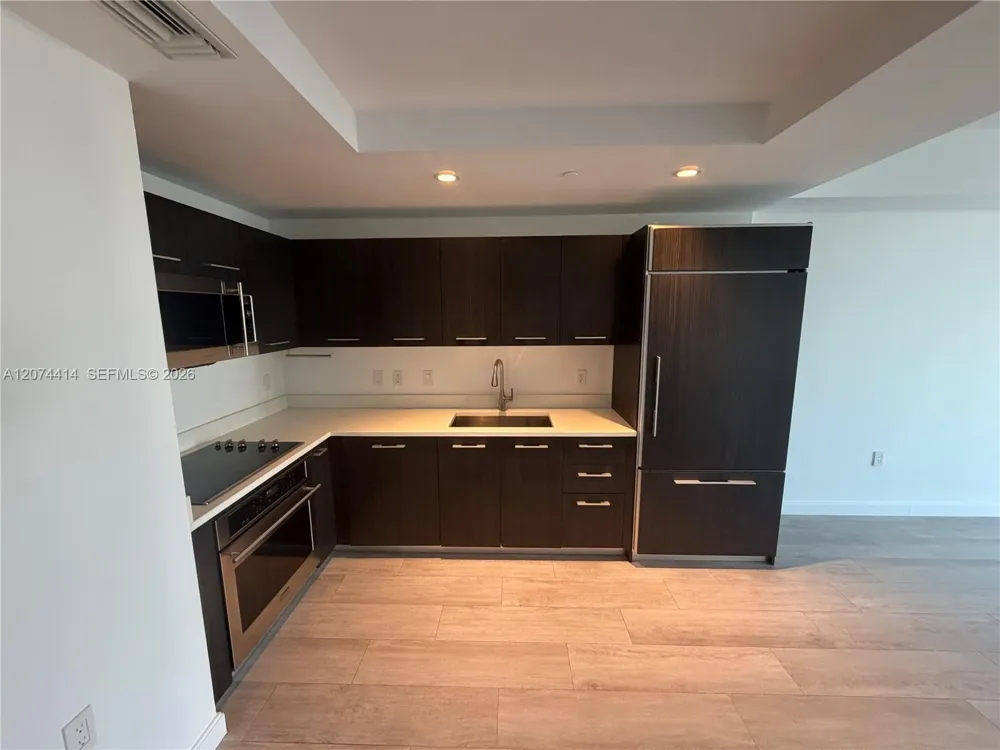 45 SW 9th St #2504 Miami, FL 33130