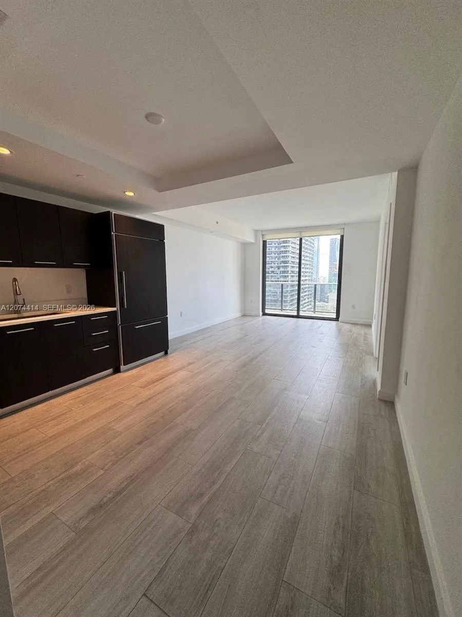 45 SW 9th St #2504 Miami, FL 33130