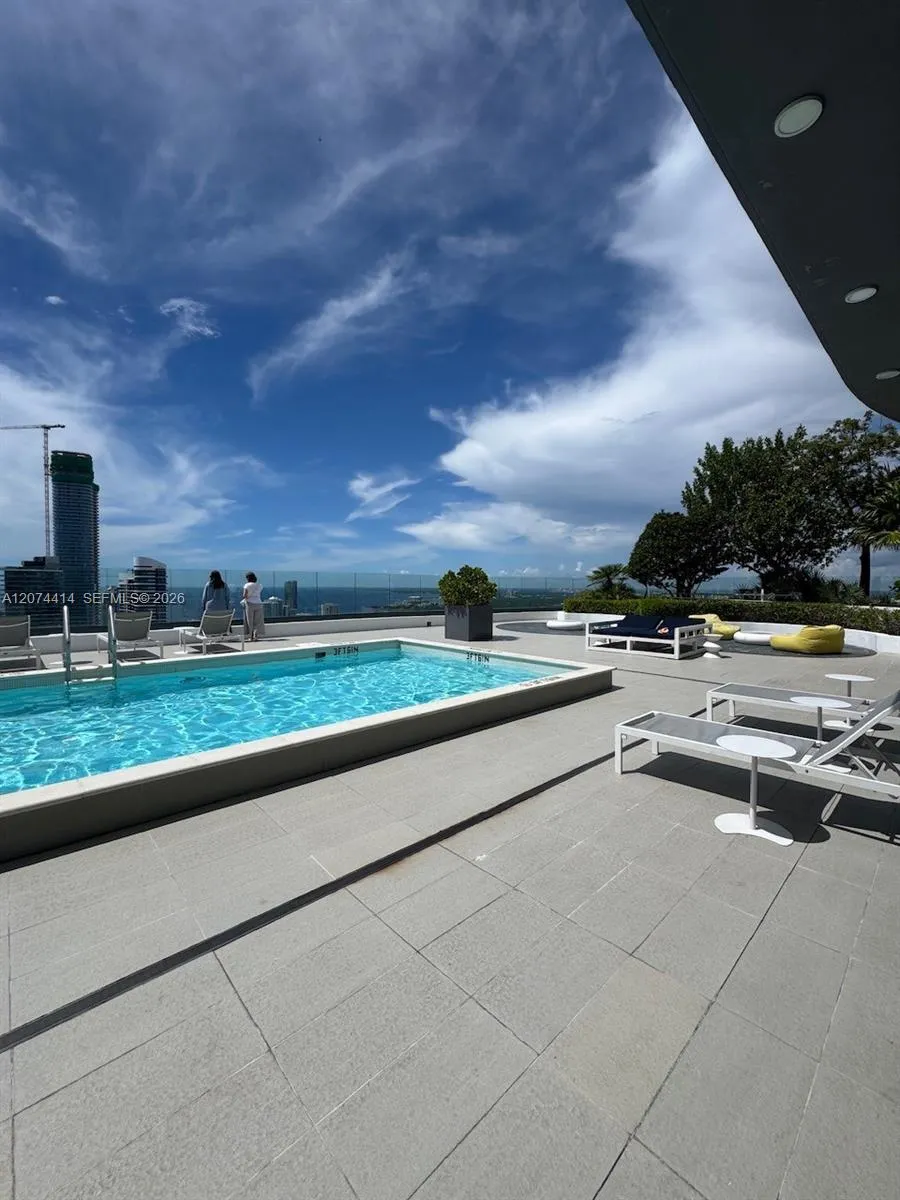 45 SW 9th St #2504 Miami, FL 33130