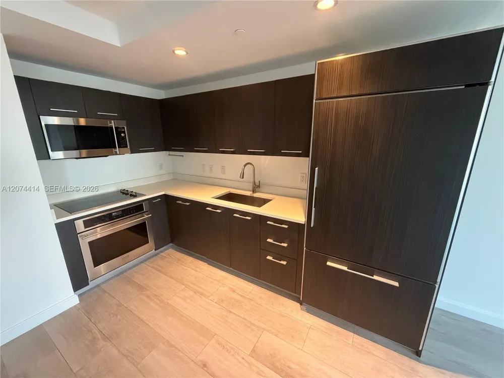 45 SW 9th St #2504 Miami, FL 33130
