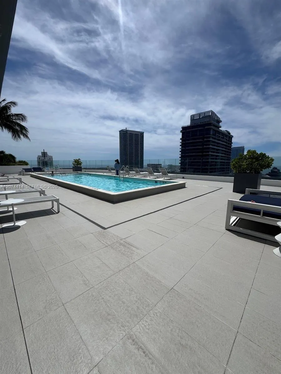 45 SW 9th St #2504 Miami, FL 33130