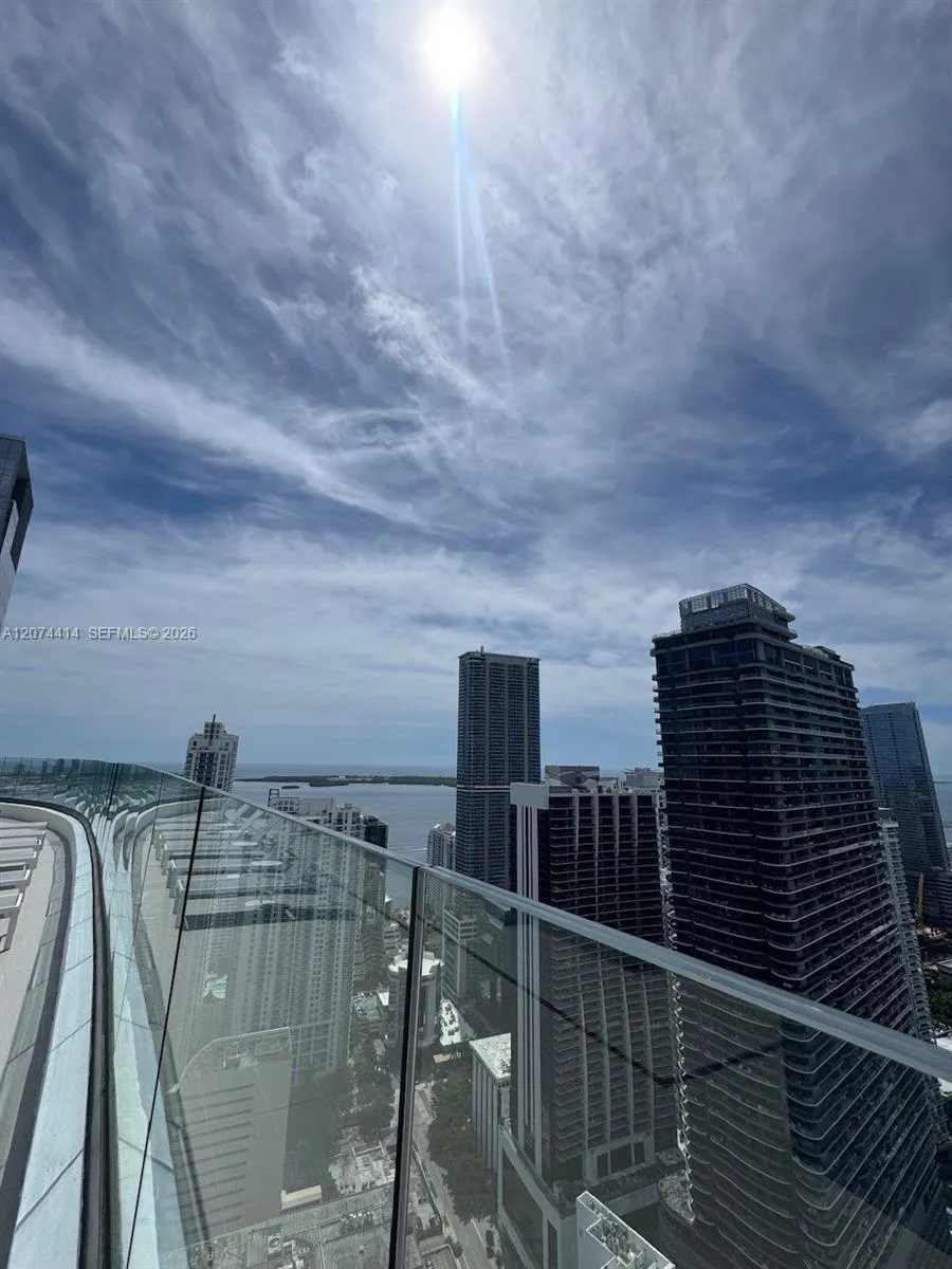 45 SW 9th St #2504 Miami, FL 33130