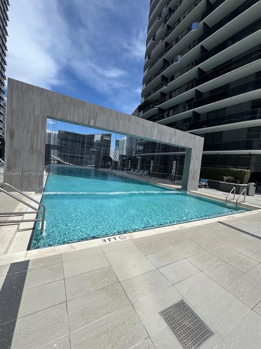 45 SW 9th St #2504 Miami, FL 33130