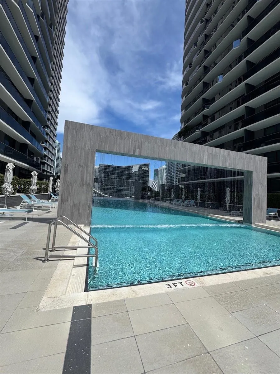 45 SW 9th St #2504 Miami, FL 33130