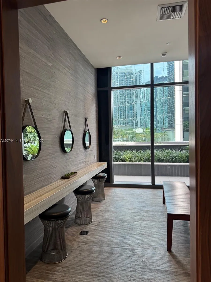 45 SW 9th St #2504 Miami, FL 33130