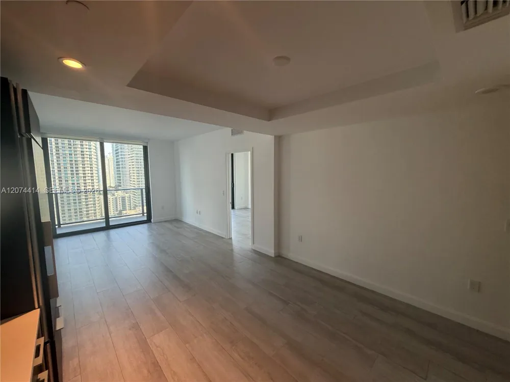 45 SW 9th St #2504 Miami, FL 33130