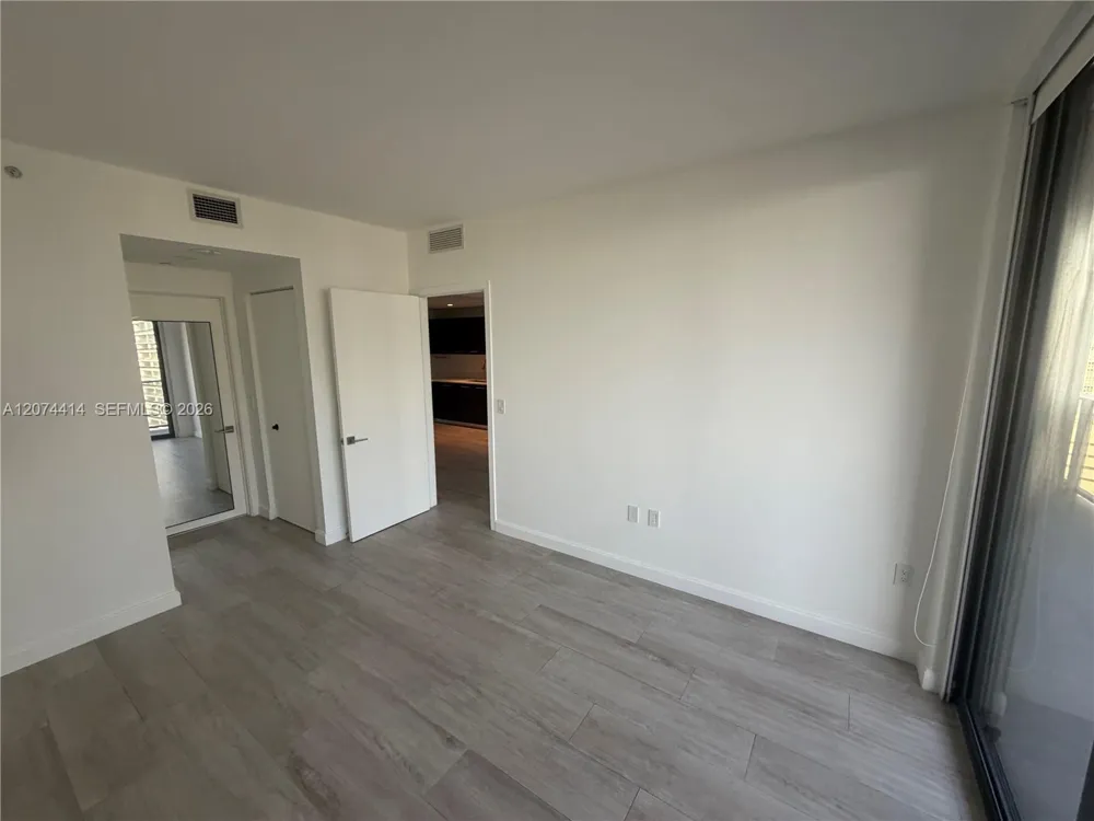 45 SW 9th St #2504 Miami, FL 33130
