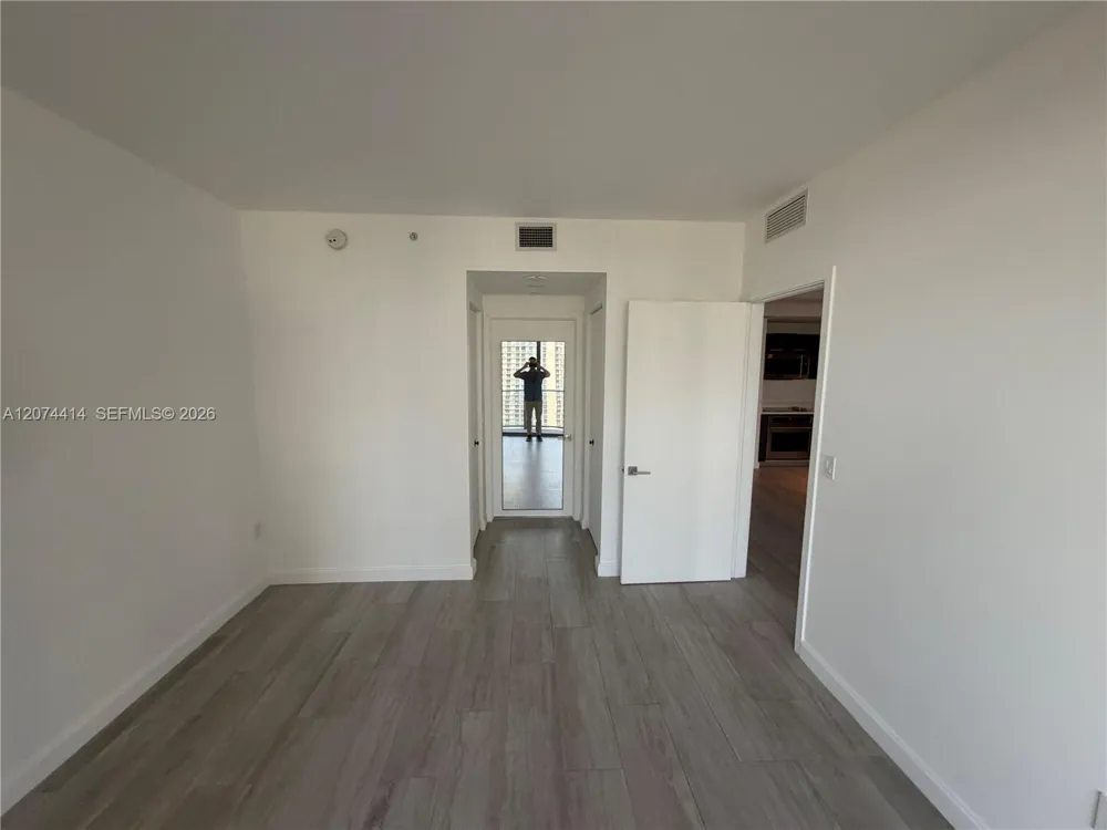 45 SW 9th St #2504 Miami, FL 33130