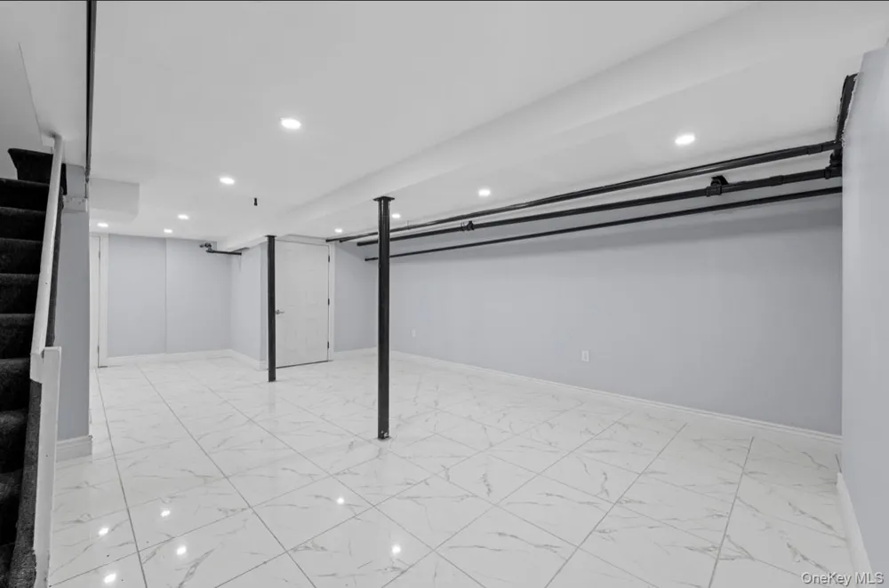 21432 112th Road Queens Village, NY 11429