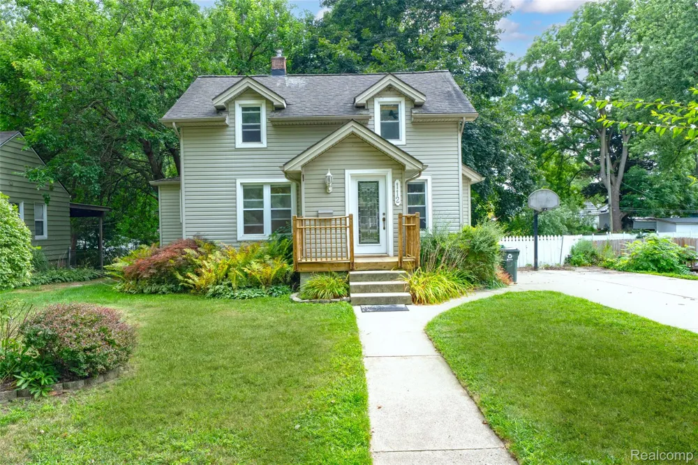 112 Glanworth Street Orion Charter Township, MI 48362