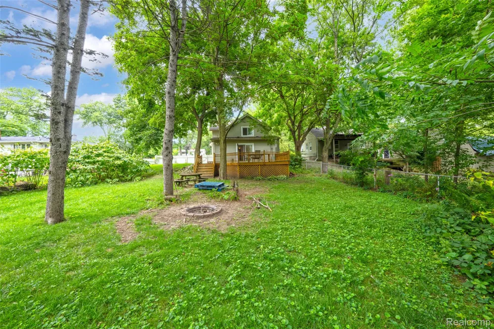 112 Glanworth Street Orion Charter Township, MI 48362